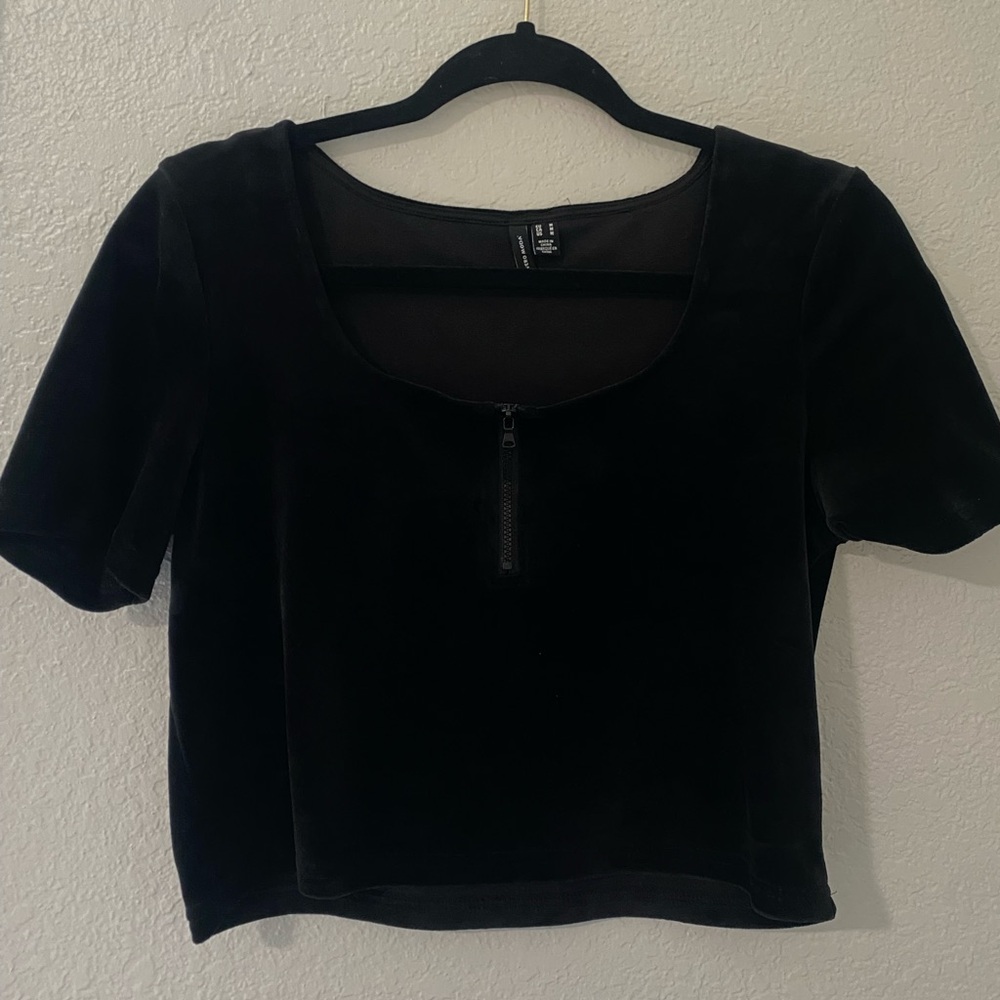 Black Short Sleeve Velvet Top